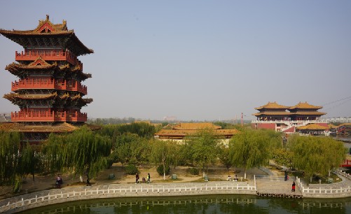 公司全体员工开封旅游结束