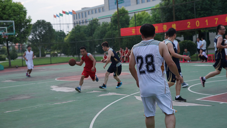 英姿飒爽 绽放青春 凌波微步 追逐梦想——东方帝维2017年篮球对抗友谊赛圆满结束！