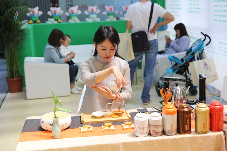 东方帝维携爆品、豪礼、美女及满满的诚意嗨爆畜博会！