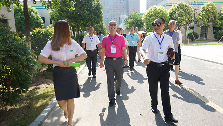 潜龙飞天——安徽生猪产业联合体采购联盟走进东方帝维成功启动并签订战略合作协议！