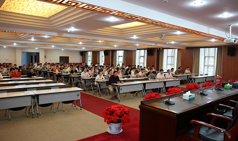 学消防 讲：东方帝维开展消防培训