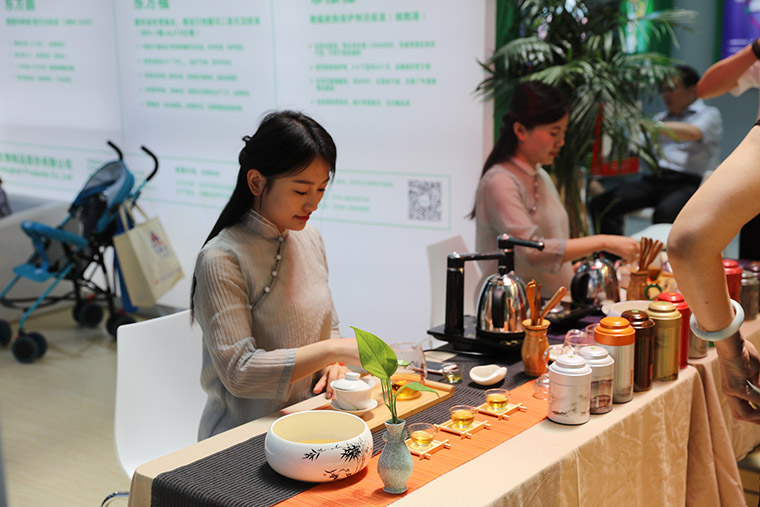 东方帝维携爆品、豪礼、美女及满满的诚意嗨爆畜博会！